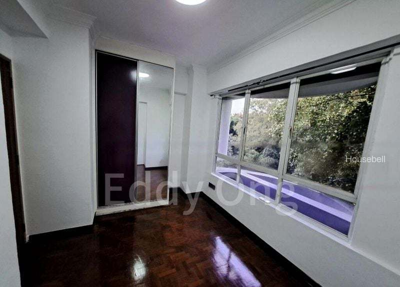 Escada View(1)