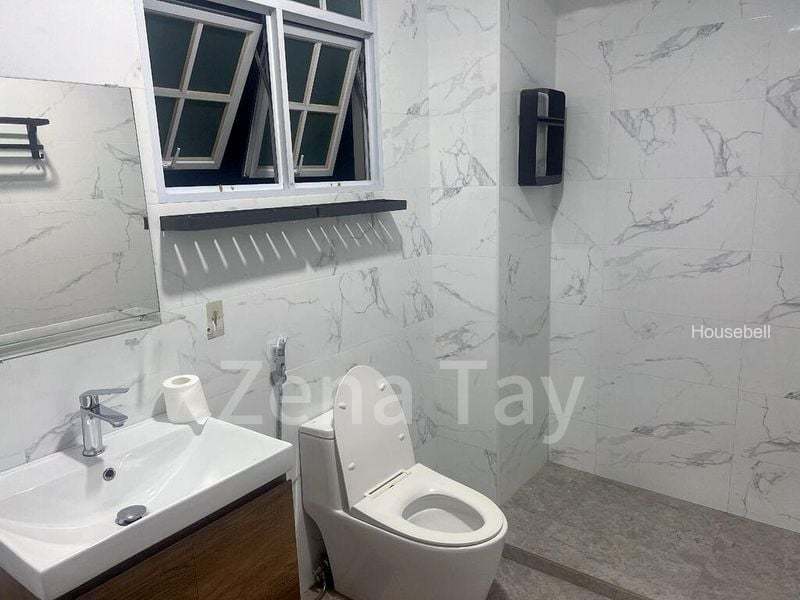 Semi-Detached House for Room Rent: 56 Moonstone Lane(2)