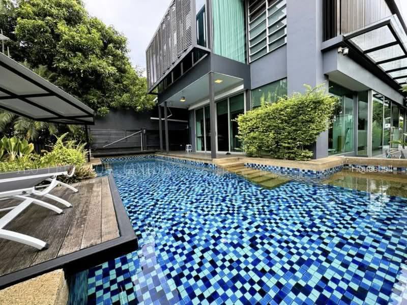 Detached with pool at Kembangan Estate
