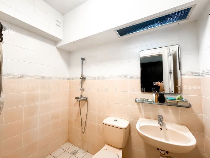 984A Buangkok Link, S$ 550,000 (Negotiable), 915 sqft, HDB - 4 A