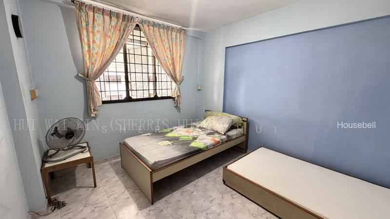 697 Hougang Street 61, S$ 950 /mo, 107 sqft, HDB - 4 S