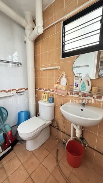 697 Hougang Street 61, S$ 950 /mo, 107 sqft, HDB - 4 S