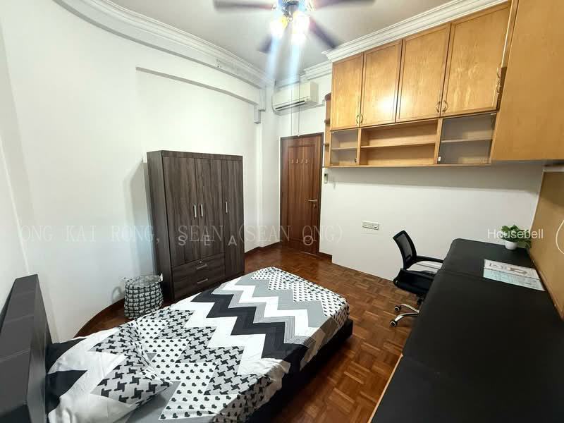 Gold Coast Condo, S$ 2,400 /mo, 180 sqft, Condos - Condominium