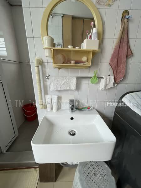 249 Bangkit Road, S$ 800 (Negotiable) /mo, 120 sqft, HDB - 4 NG