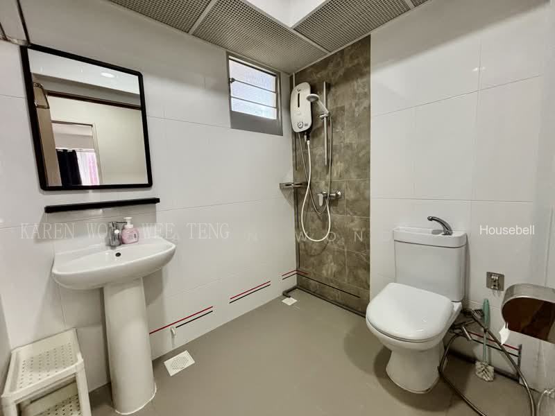 228B Ang Mo Kio Street 23, S$ 1,300,000 (Negotiable), 1,216 sqft, HDB - 5 A