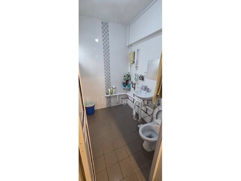 164 Bukit Batok Street 11, S$ 445,000 (Negotiable), 785 sqft, HDB - 3 A