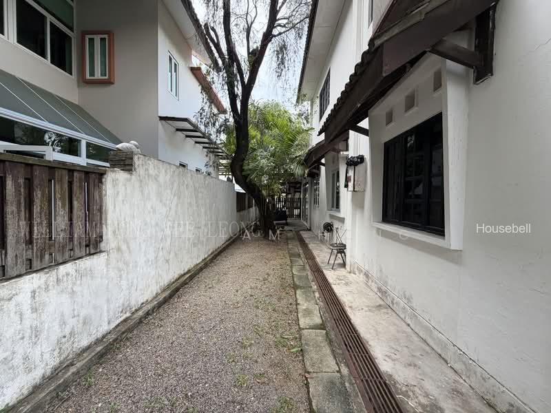 District 17 Detached with Wide Frontage & Sub-Divide Potential(4)