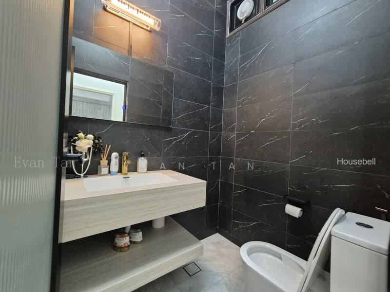 3 Storey 5 Room Terrace @ East Coast, S$ 13,000 /mo, 3,940 sqft, Landed - Corner Terrace