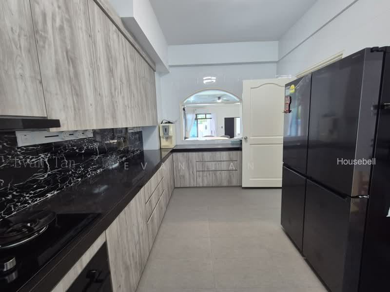 3 Storey 5 Room Terrace @ East Coast, S$ 13,000 /mo, 3,940 sqft, Landed - Corner Terrace