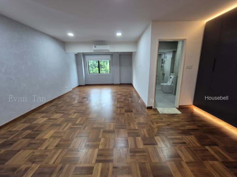 3 Storey 5 Room Terrace @ East Coast, S$ 13,000 /mo, 3,940 sqft, Landed - Corner Terrace
