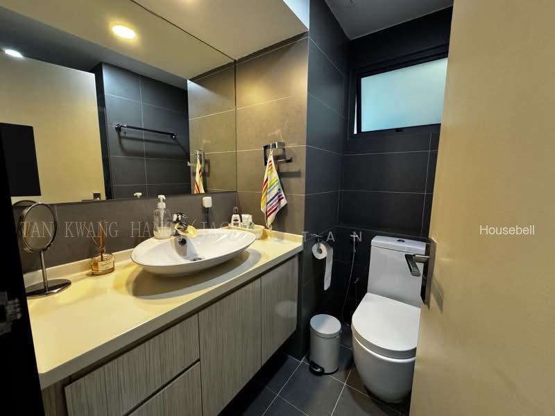 Freehold 2 bedrms @ River valley