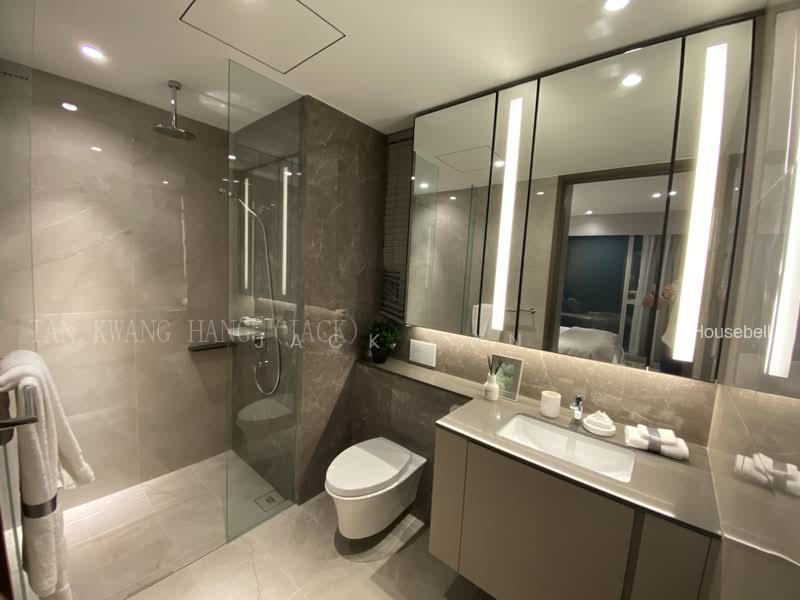 District 15 & 3 mins walk to MRT(5)