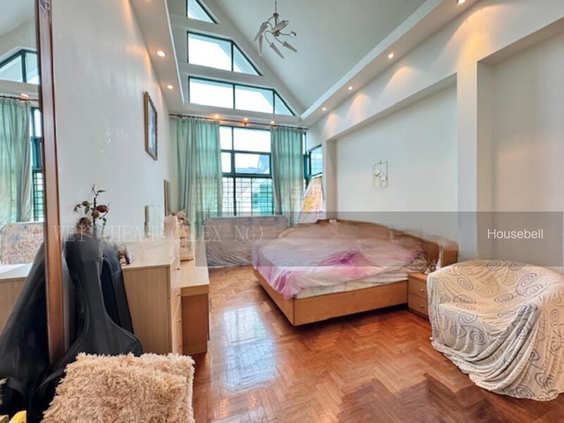 Face Park, 3sty Terrace, 6bdrm + Maid, Mrt, Good Layout, Air Well, bright, No Block front & Back