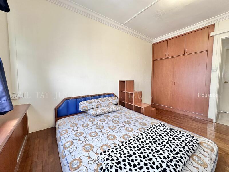 952 Hougang Avenue 9