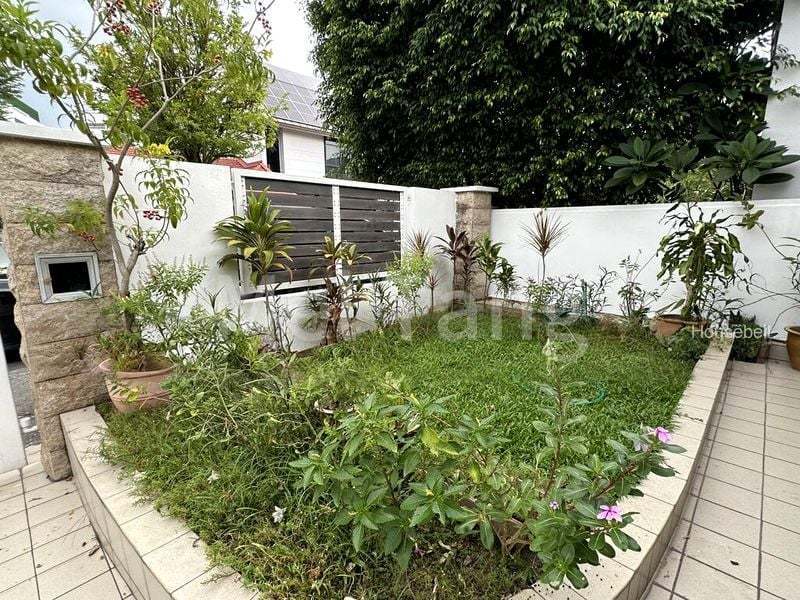 Terraced House for Room Rent: Spacious Bedroom Near MRT, Bus Stop; Light Cooking.(6)