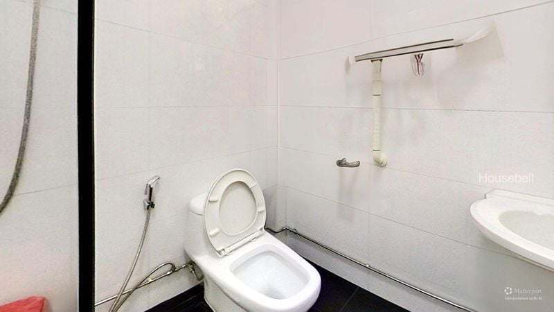 4+1 Bed Corner Terrace (Landed) for Sale in  Happy Avenue East, S$ 4,800,000, 2,401 sqft, Landed - Corner Terrace