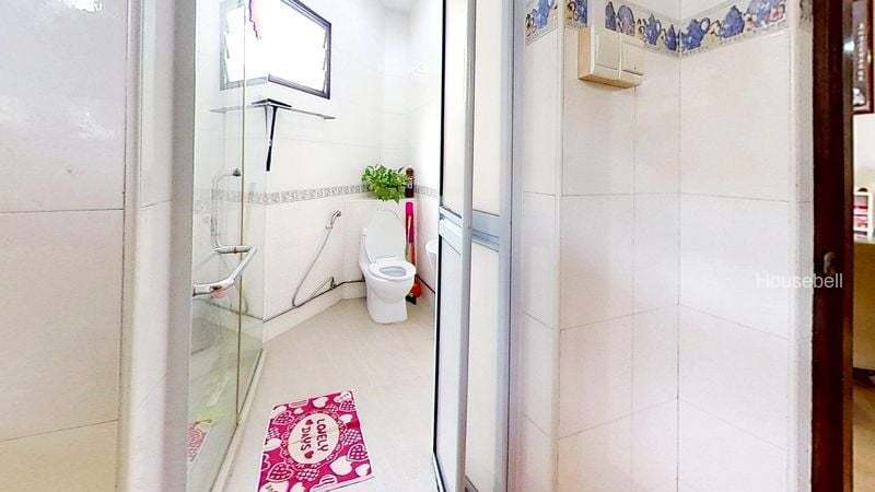 4+1 Bed Corner Terrace (Landed) for Sale in  Happy Avenue East, S$ 4,800,000, 2,401 sqft, Landed - Corner Terrace