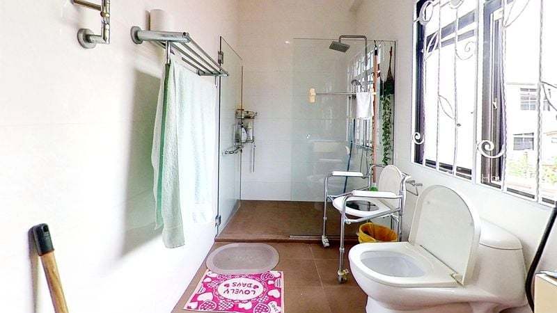 4+1 Bed Corner Terrace (Landed) for Sale in  Happy Avenue East, S$ 4,800,000, 2,401 sqft, Landed - Corner Terrace