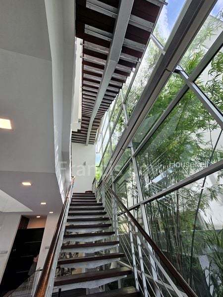 8 Bed Bungalow (Landed) for Sale in  Wareham Road, S$ 16,500,000, 6,514 sqft, Landed - Bungalow House