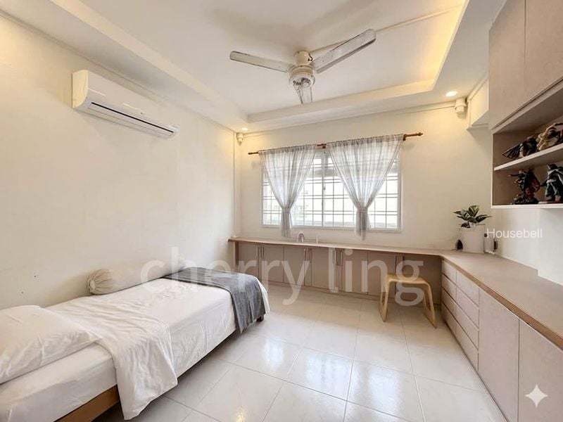 321 Tampines Street 33, S$ 670,000, 1,367 sqft, HDB - 5 I