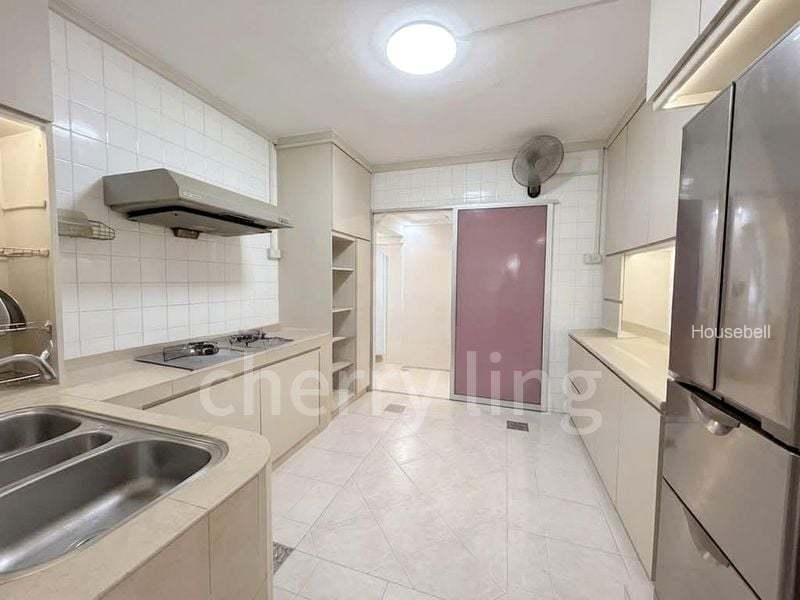 321 Tampines Street 33, S$ 670,000, 1,367 sqft, HDB - 5 I