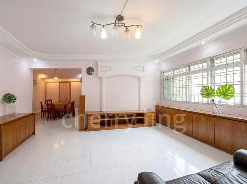 321 Tampines Street 33, S$ 670,000, 1,367 sqft, HDB - 5 I