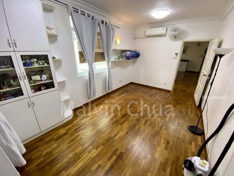 Bungalow for Room Rent: Jalan Raya, S$ 1,600 /mo, 200 sqft, Landed - Bungalow House