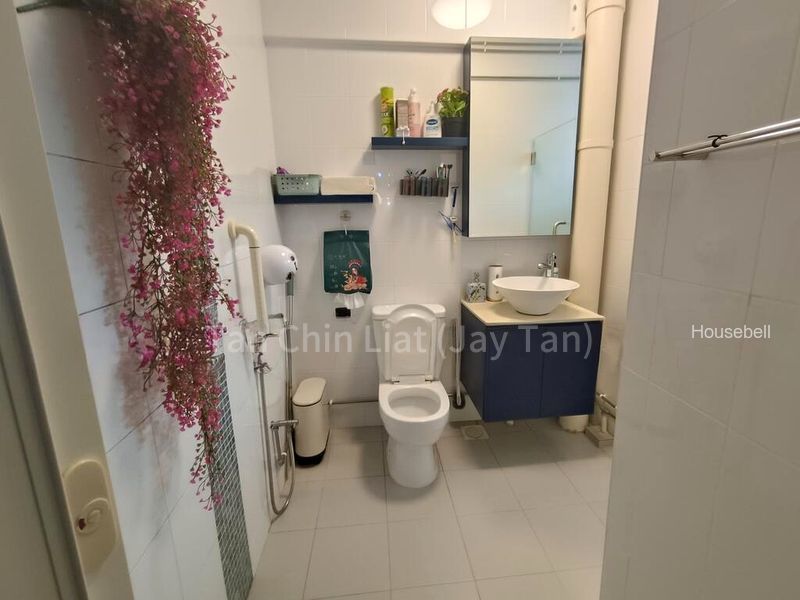 535 Bukit Batok Street 52, S$ 980 /mo, 100 sqft, HDB - 4 A