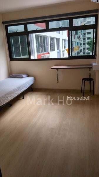 106 Henderson Crescent