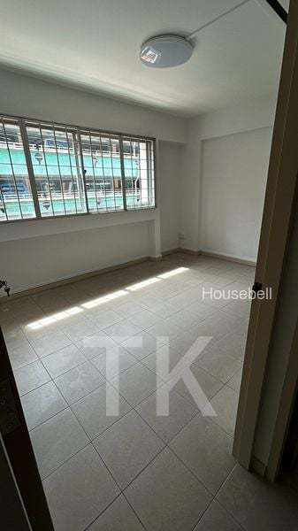 303 Woodlands Street 31, S$ 3,300 /mo, 905 sqft, HDB - 4 NG