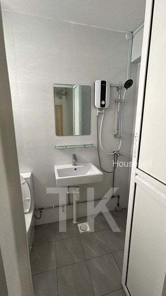 303 Woodlands Street 31, S$ 3,300 /mo, 905 sqft, HDB - 4 NG