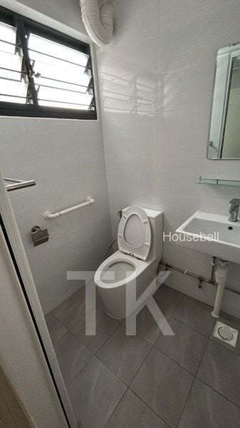 303 Woodlands Street 31, S$ 3,300 /mo, 905 sqft, HDB - 4 NG