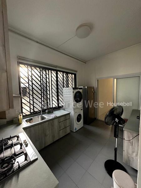 Walk-up for Room Rent: 248320, S$ 1,500 /mo, 220 sqft, Condos - Walk-up