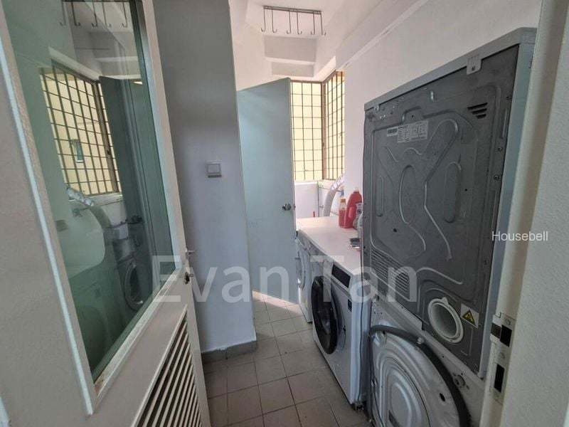 Terraced House for Room Rent: Master Room Near Kembangan MRT!(4)