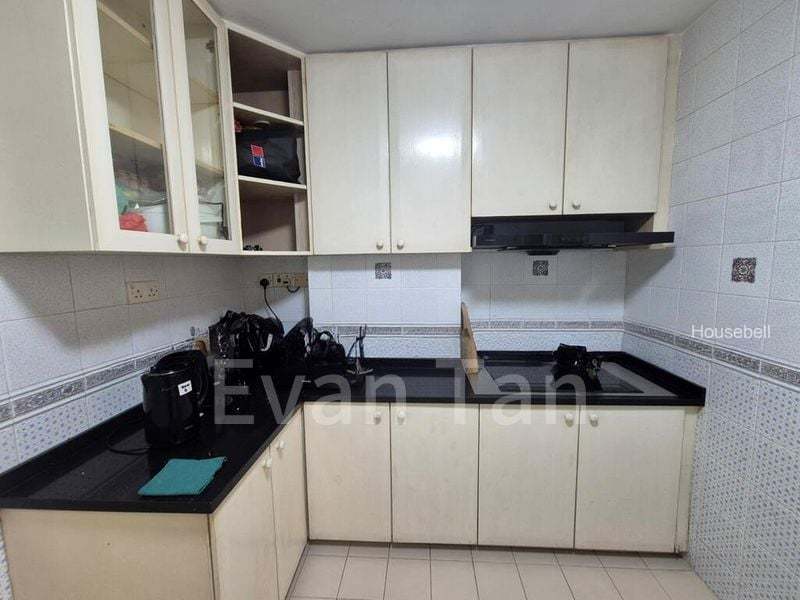 Terraced House for Room Rent: Master Room Near Kembangan MRT!(2)
