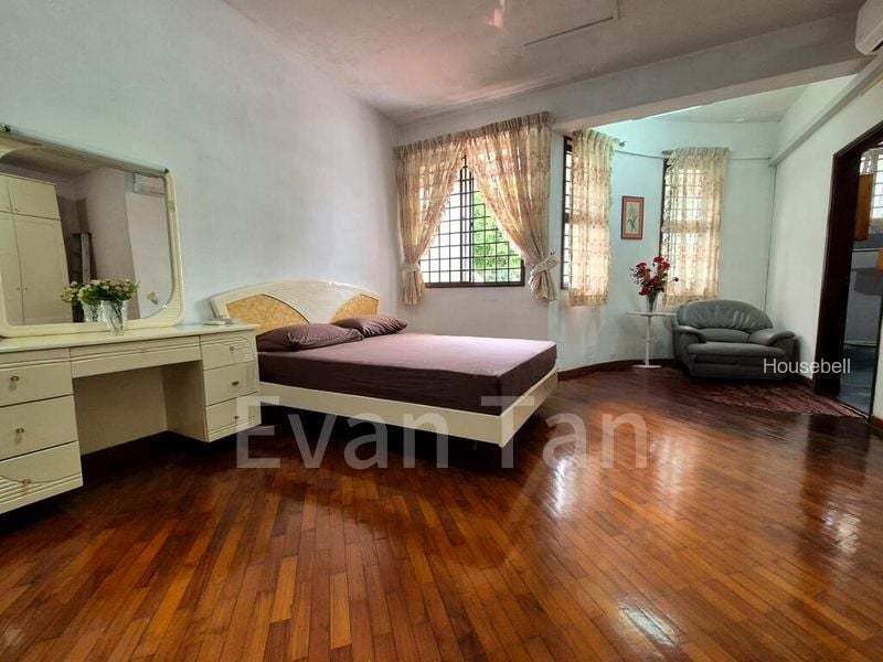 Semi-Detached House for Room Rent: Master room on Mangis Road, S$ 1,700 /mo, 250 sqft, Landed - Semi-Detached House