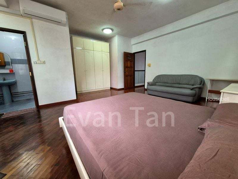 Semi-Detached House for Room Rent: Master room on Mangis Road, S$ 1,700 /mo, 250 sqft, Landed - Semi-Detached House