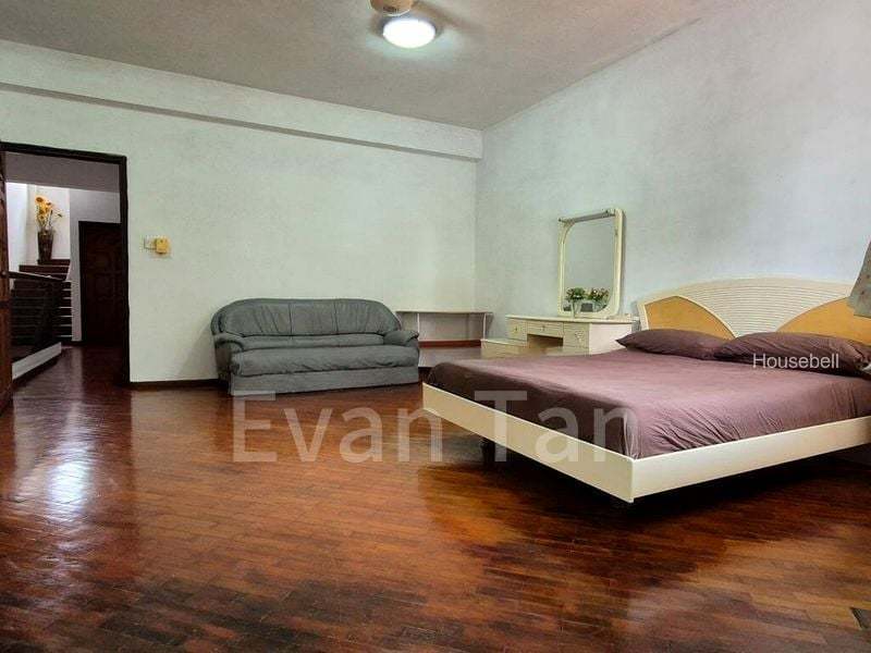 Semi-Detached House for Room Rent: Master room on Mangis Road, S$ 1,700 /mo, 250 sqft, Landed - Semi-Detached House