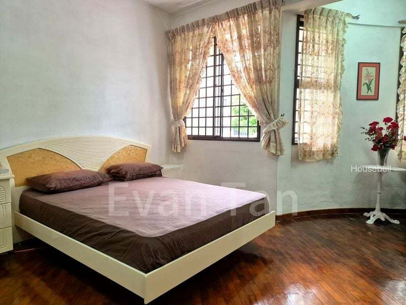 Semi-Detached House for Room Rent: Master room on Mangis Road, S$ 1,700 /mo, 250 sqft, Landed - Semi-Detached House