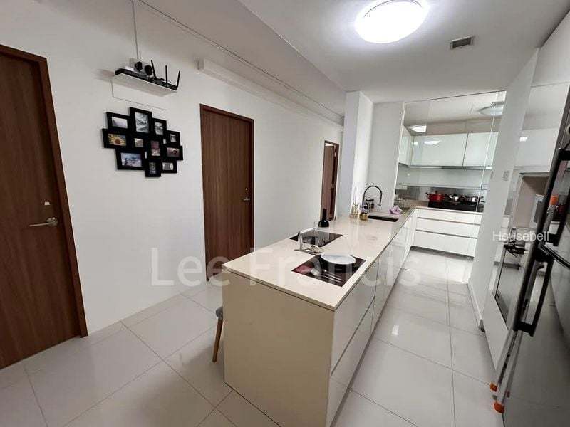 The Centris, S$ 1,680 /月, 120 sqft, 公寓 - Condominium